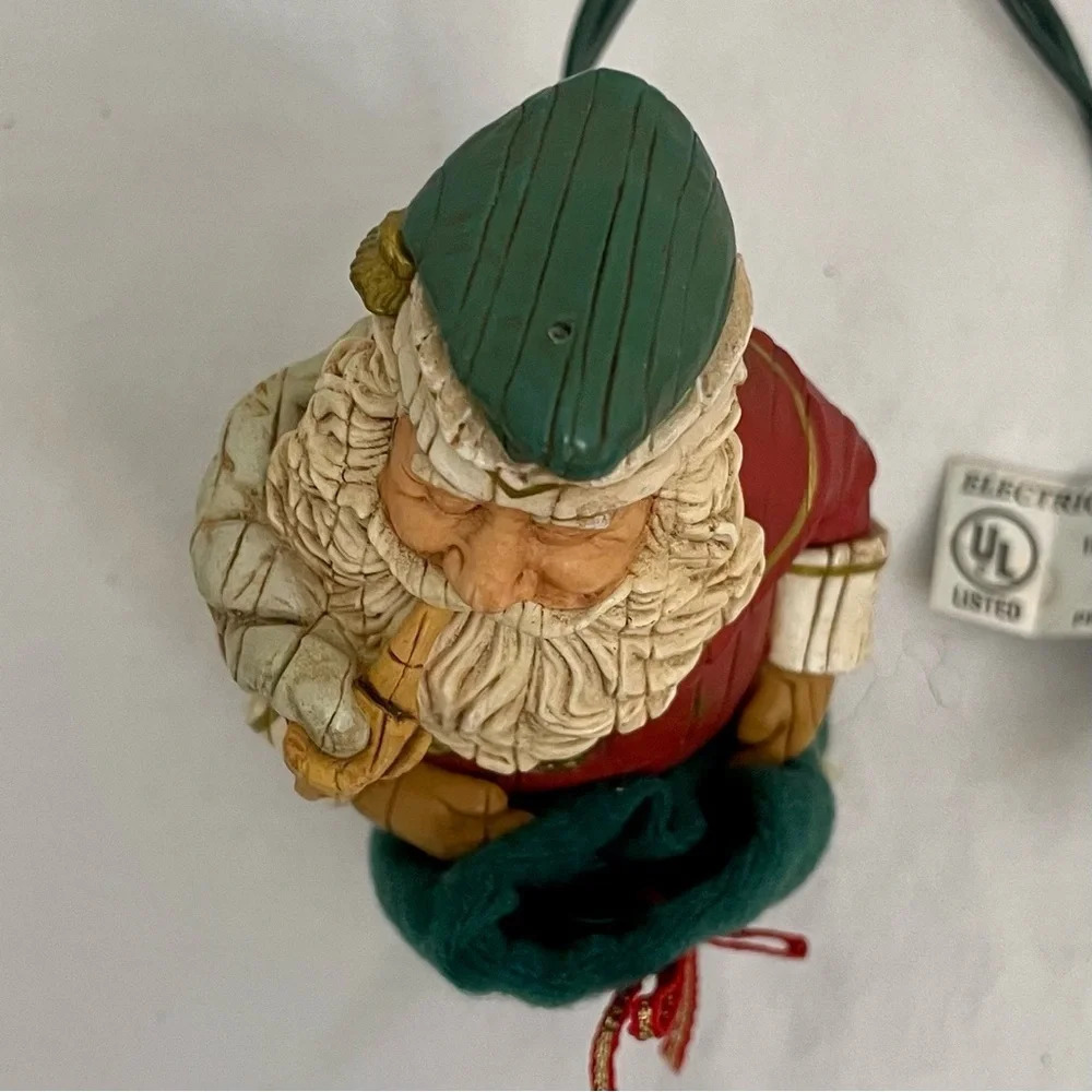 VTG Hallmark Keepsake Santa's Secret Gift Magic Musical Christmas Ornament 1997 - Picture 6 of 12